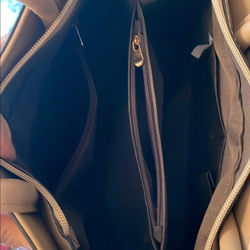 Elegant Tan Floral Handbag - Picture 4 of 7